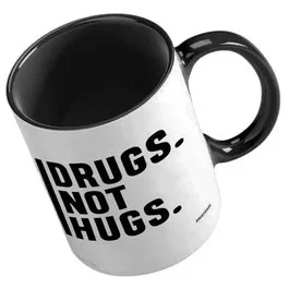 „Drugs – Not Hugs“ – Kaffeetasse mit einzigartigem Statement
